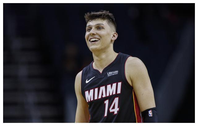 卫传球时保 卫传球时保