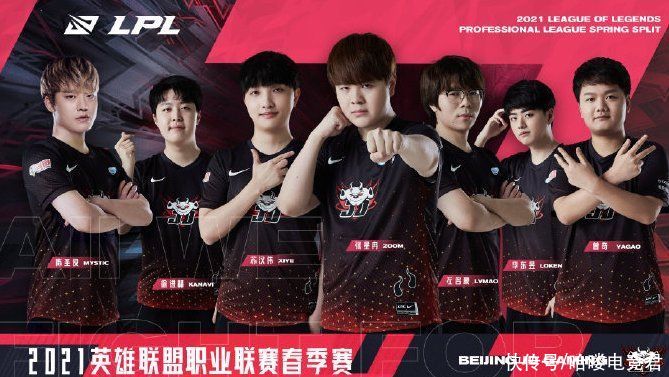 白色套装提 白色套装提